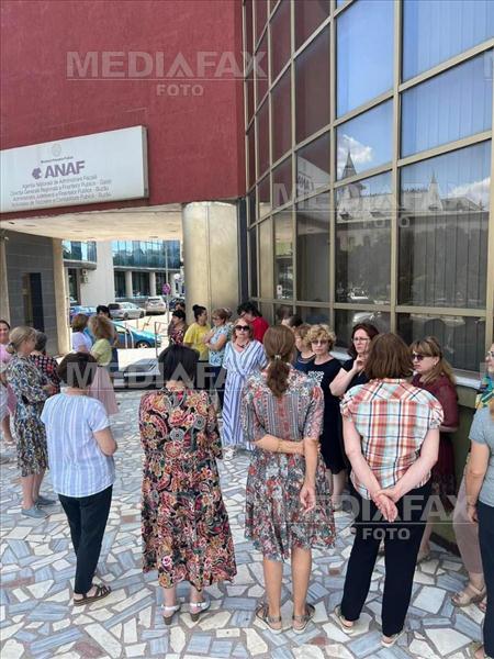 Mai multi angajati din administratia financiara au protestat in toata tara, nefiind de accord cu ordonanta Guvernului de reducere a cheltuielilor bugetare in in... Foto: Mediafax Foto.