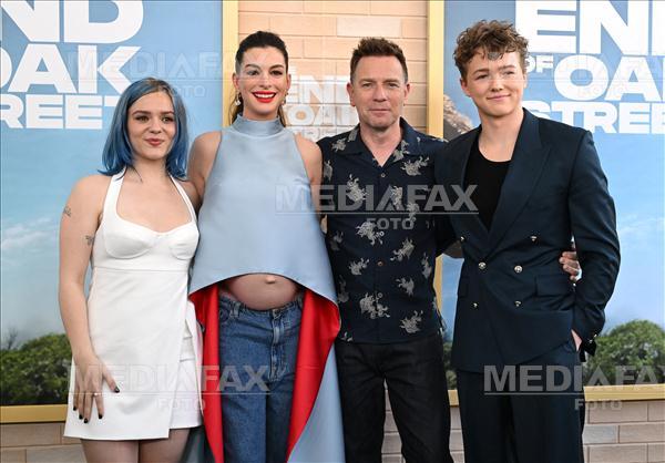Maisy Stella, Anne Hathaway, Ewan McGregor and Christian Convery arriving to “The End of Oak Street” world premiere held at the Steven J. Ross Theater on August... Foto: ABACAPRESS/Hepta.