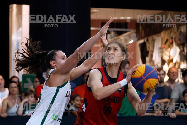 (260810) -- BUCHAREST, Aug. 10, 2026 Photo by Xinhua/ABACAPRESS.COM) -- Beijing`s Wang Xuemeng (R) vies with Lithuania`s Audrone Zdaneviciute during the FIBA 3X... Foto: ABACAPRESS/Hepta.